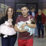 Gêmeas siamesas que nasceram no Amazonas e passaram por cirurgia de separação em Goiás retornam ao estado