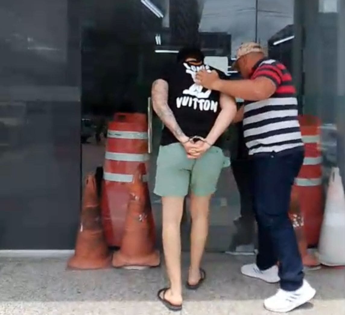 Dupla é presa acusada de furtar veículos com uso do dispositivo “Chapolin” em shoppings, feiras e vias públicas de Manaus