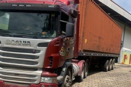 Polícia apreende sete veículos, sendo cinco com sinais de adulteração ou restrição por furto em Manaus
