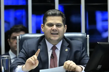 Alcolumbre manda arquivar PEC da Blindagem após rejeição da CCJ