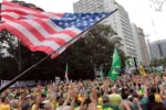 Ato pró-Bolsonaro une governadores e parlamentares de direita em SP
