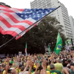 Ato pró-Bolsonaro une governadores e parlamentares de direita em SP