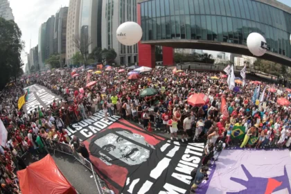 Multidões ocupam capitais contra anistia e PEC da Blindagem