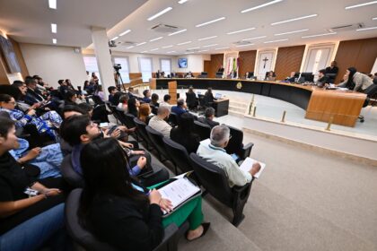 Prefeita de Nova Olinda do Norte é multada pelo TCE-AM em R$ 14 mil por irregularidades em pregão presencial