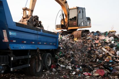 Mais de 2,4 mil toneladas de lixo são retirados dos rios e igarapés de Manaus