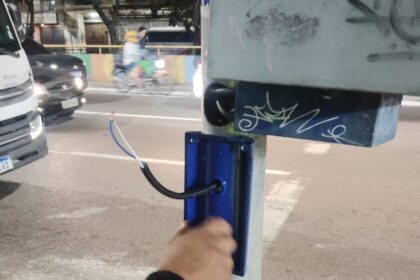 Vandalismo em botoeiras de semáforo causa prejuízos à mobilidade urbana