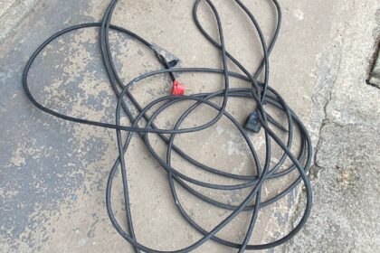 Homem é preso após agredir a esposa com fio de alta tensão