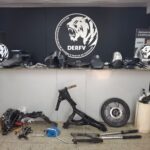 Polícia encontra desmanche clandestino, recupera motocicleta furtada e prende dois homens em flagrante