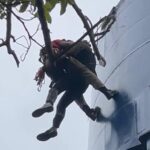 Bombeiros resgatam homens presos em caixa d’água a 20 metros de altura após intoxicação por solvente durante pintura