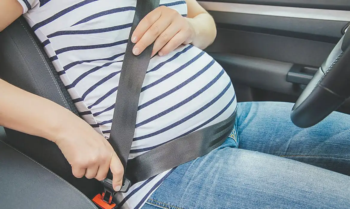 Médicos alertam para cuidados no volante durante gestação e puerpério