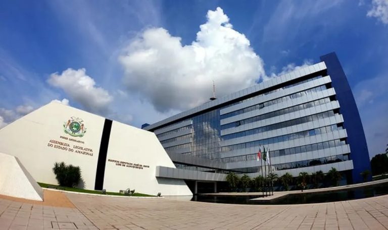 Mais de 50 mil candidatos fazem provas do concurso da Aleam neste domingo (14)