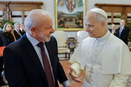Lula se reúne com papa Leão XIV, pela primeira vez, no Vaticano