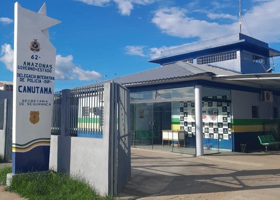 Polícias prendem homem em flagrante por tráfico de drogas em Canutama