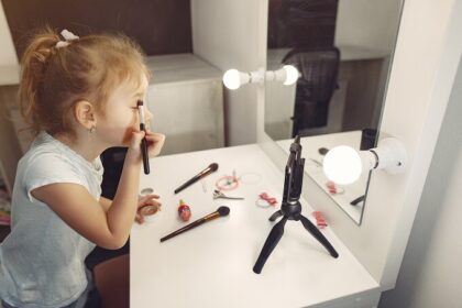 Produção de conteúdo por crianças e adolescentes nas redes sociais pode ser considerada trabalho infantil