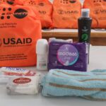 kits de higiene são entregues para associação que atende mulheres em situação de vulnerabilidade social