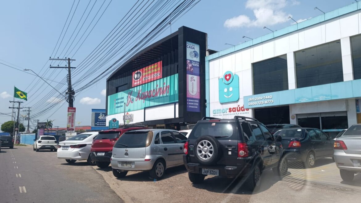 Prefeitura de Manaus fiscaliza e autua 17 veículos e reforça combate ao estacionamento irregular