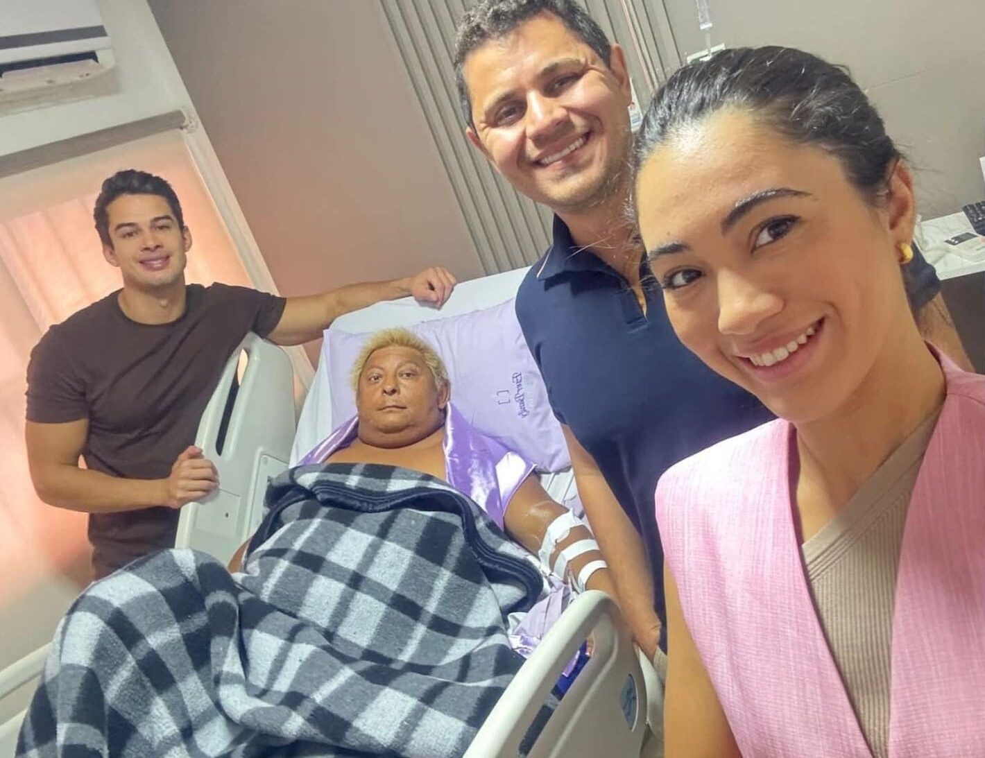 Patixa Teló passa por cirurgia de implantes dentários e segue em recuperação