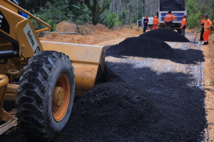 Asfalto nas ladeiras do ramal ZF-5 garante segurança e fortalece o escoamento da produção rural