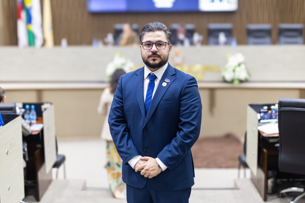 Amauri Gomes toma posse e reforça bancada do União Brasil na Câmara de Manaus