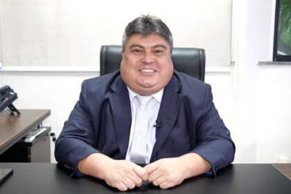 Presidente David Reis anuncia 'abono natalino' para servidores da Câmara Municipal de Manaus