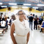 Educadora da rede estadual recebe título de professora do ano da Associação Brasileira de Ensino de Biologia