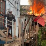 Vídeo: incêndio destrói casas e causa pânico em moradores no bairro São Jorge, em Manaus