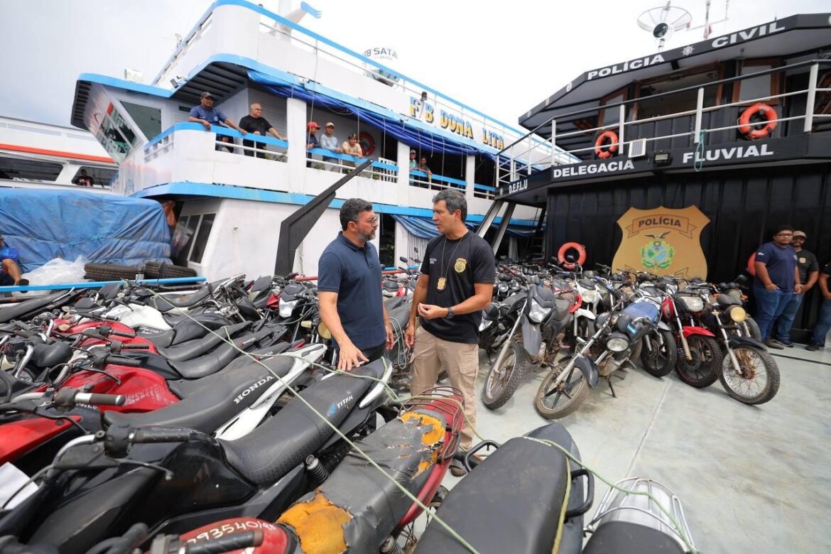 Governador Wilson Lima acompanha chegada de maior número de motocicletas recuperadas em operação policial