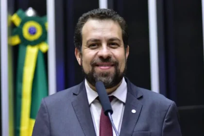 Boulos diz que colocará governo na rua, ouvindo demandas populares