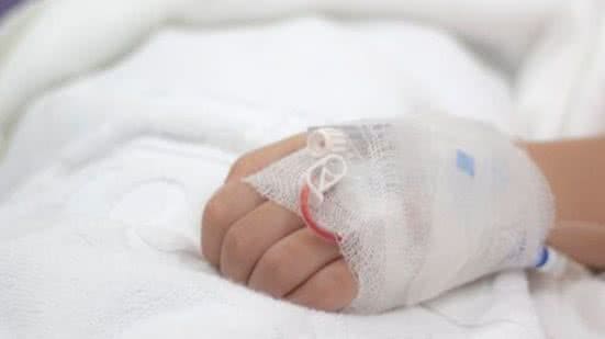 Menino de 9 anos é internado após comer balas oferecidas por desconhecido em shopping de SP