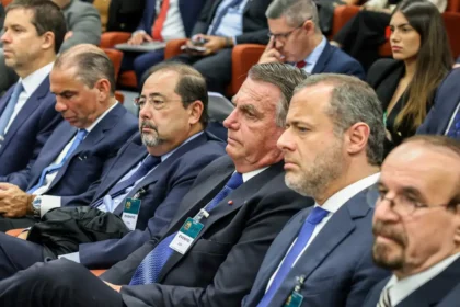 Defesas de Bolsonaro e de outros réus contestam execução das penas 