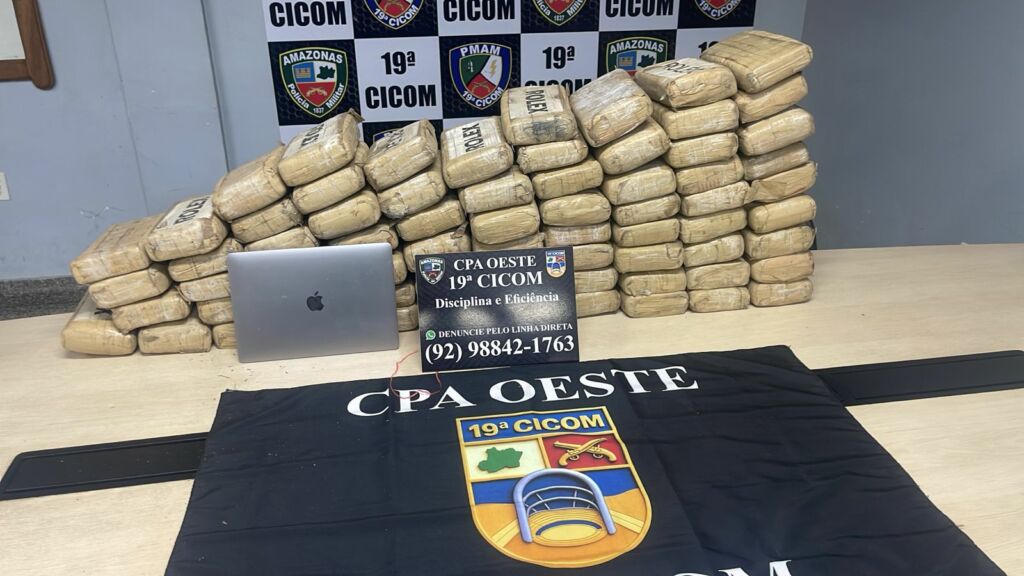 Polícia apreende 70 tabletes de maconha e carro de luxo após perseguição em Manaus