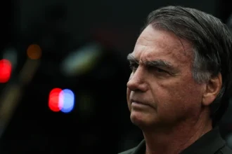 PL suspende atividades partidárias e salário de Bolsonaro