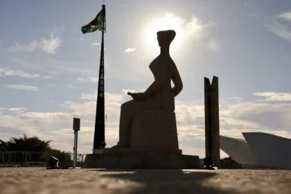 STF estabelece fim do processo de Bolsonaro, Torres e Ramagem