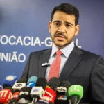 Lula indica Messias para vaga de Barroso no STF