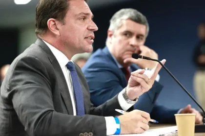 PSOL pede prisão de Ramagem após deputado ser visto em Miami