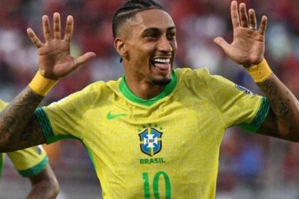 Brasileiro Raphinha é finalista do prêmio de melhor do mundo da Fifa