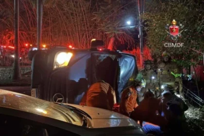 Van com 18 atletas da equipe de ginástica de SP capota em Brasília