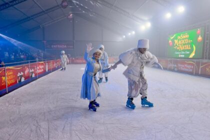 Decoração natalina tem pista de patinação no gelo no complexo turístico Ponta Negra