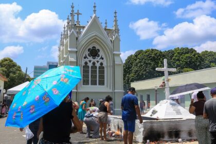 Cemitérios recebem mais de 700 mil visitantes nas celebrações do Dia de Finados