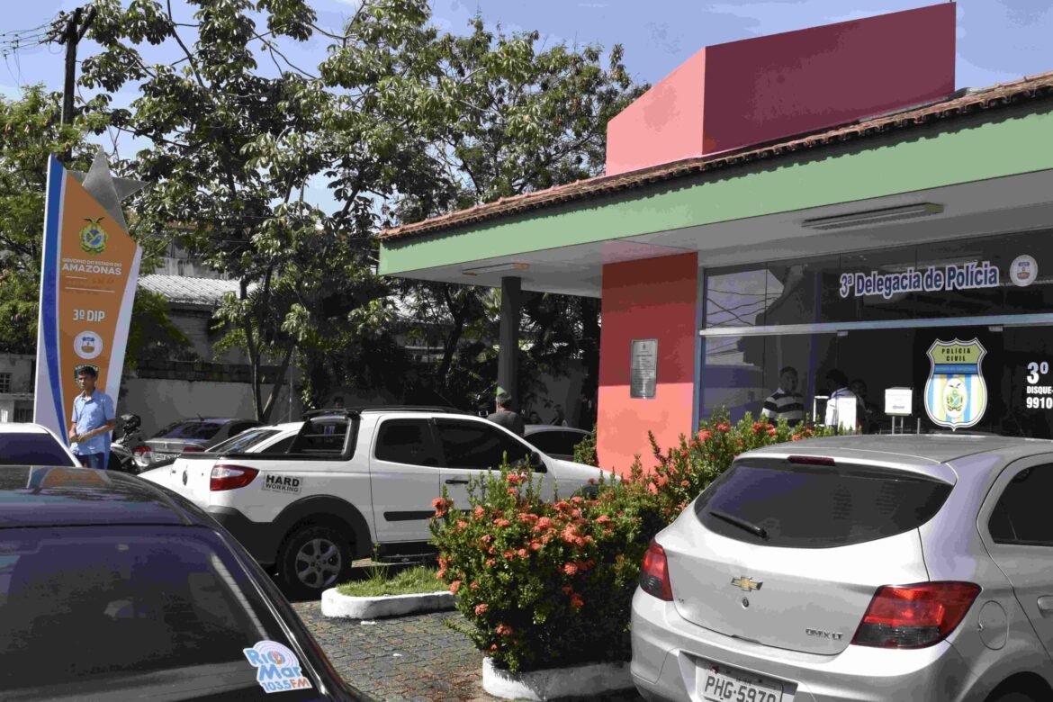 Motorista de app é preso por estwprar e roubar passageira após corrida em Manaus