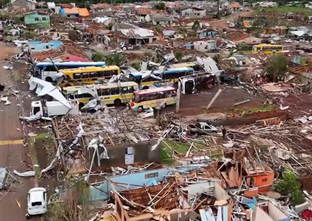 Número de feridos chega a 750 após passagem de tornado pelo Paraná