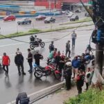 Motociclista venezuelano morre após cair e ser atingido por caminhão durante chuva em Manaus