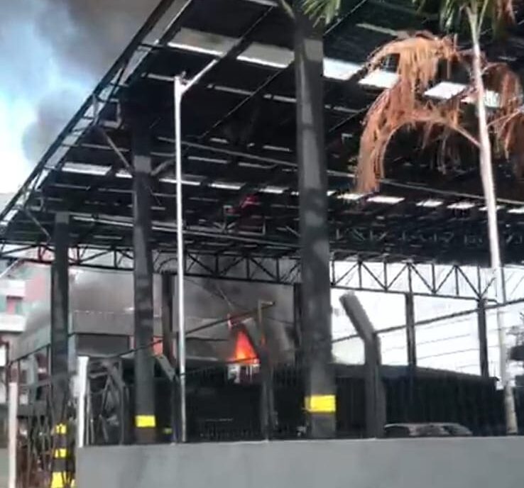 Incêndio atinge restaurante Velho Monge em Manaus