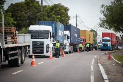 Prefeitura remove veículos irregulares em operação ‘Carga Pesada’ no Distrito Industrial