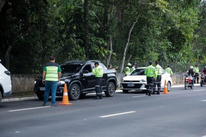 Prefeitura remove 14 veículos irregulares das ruas e garante mais segurança nas vias
