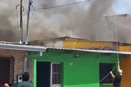 Casa pega fogo e assusta moradores no bairro Mutirão, em Manaus