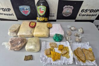 Policiais prendem dupla com mais de cinco quilos de maconha tipo skunk e oxi em Carauari