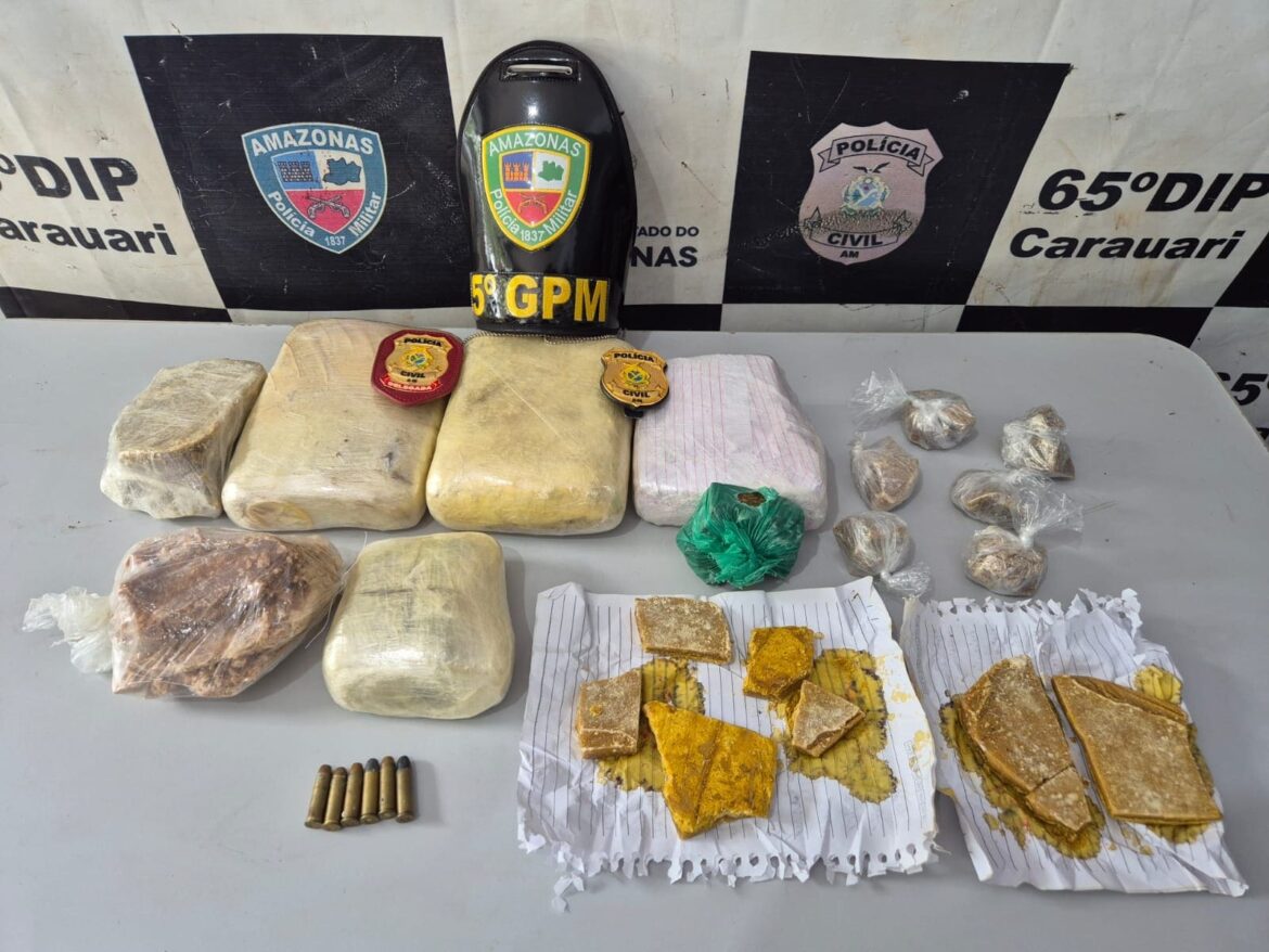 Policiais prendem dupla com mais de cinco quilos de maconha tipo skunk e oxi em Carauari