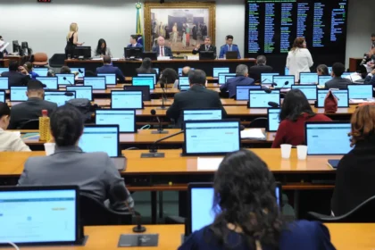 CCJ da Câmara aprova cassação de Carla Zambelli