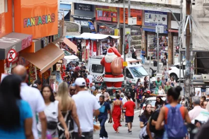 Novo salário mínimo será de R$ 1.621 em 2026